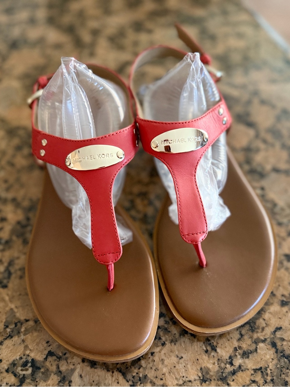 EUC MICHAEL Michael Kors Thong sandal in red size 7 gold plate
